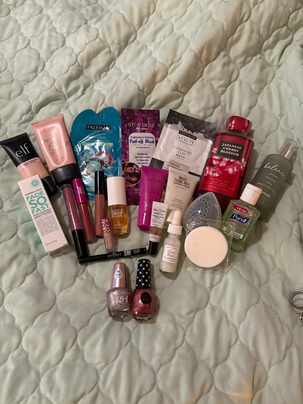 Women’s HUGE lot of makeup and accessories 27 pieces!!